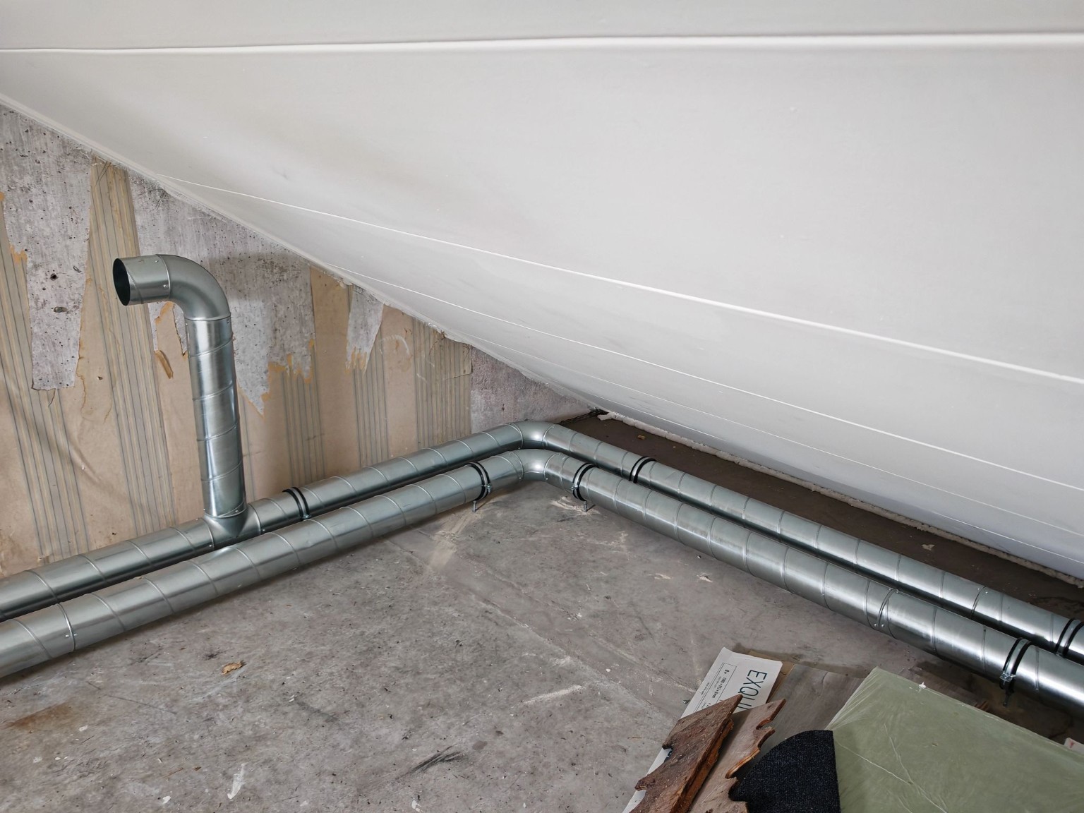 Ventilatiekanalen onder schuin dak